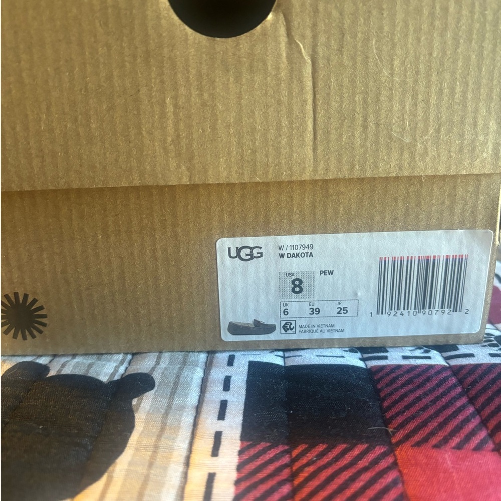 UGG Women’s Grey Moccasins - Picture 5 of 5